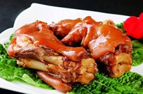 給袋式包裝機(jī)可包豬蹄、蝦滑等食品，多頭稱(chēng)包裝機(jī)